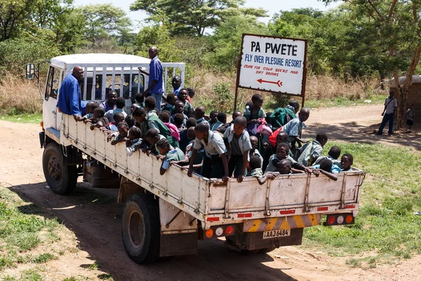 Lokale mensen gaan over het leven van dag tot dag — Stockfoto