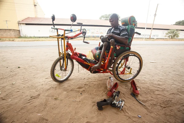 Hombre discapacitado local — Foto de Stock