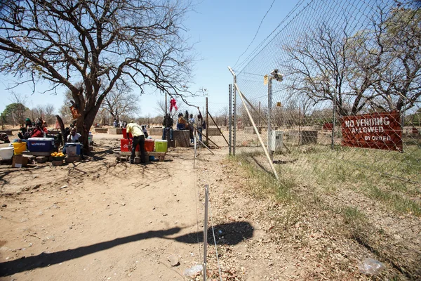 Street vendors ignore government warning — Stock Photo, Image