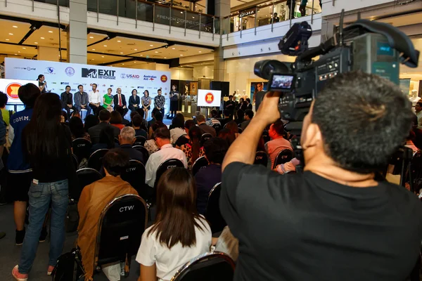 Mtv exit pressekonferenz im world plaza bangkok — Stockfoto