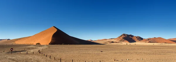 Sanddyner vid sossusvlei, namibia — Stockfoto