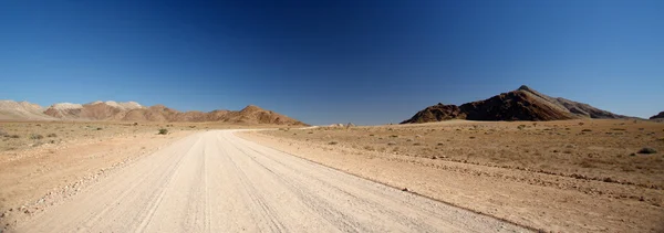 Desert highway vid sossusvlei, namibia — Stockfoto