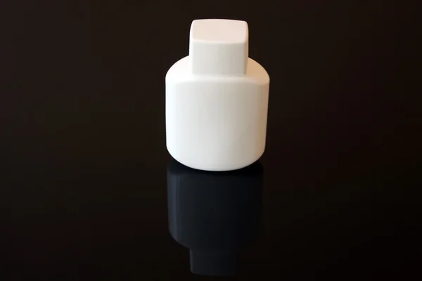 Flaska kropp produkt över svart bakgrund — Stockfoto