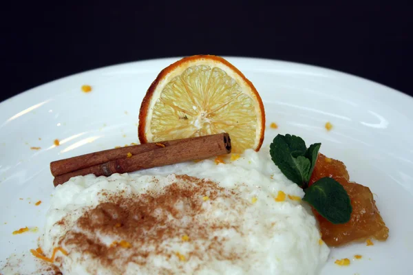 Macro scene of rissoto dessert with gem and cinnamon — Stock Photo, Image