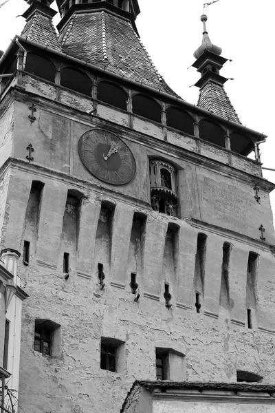 Cena preta e branca da torre do relógio da cidadela de Sighisoara — Fotografia de Stock