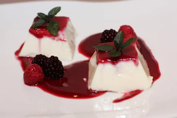 Panna cotta with raspberry and blackberry - italian cuisine — Stock Photo, Image