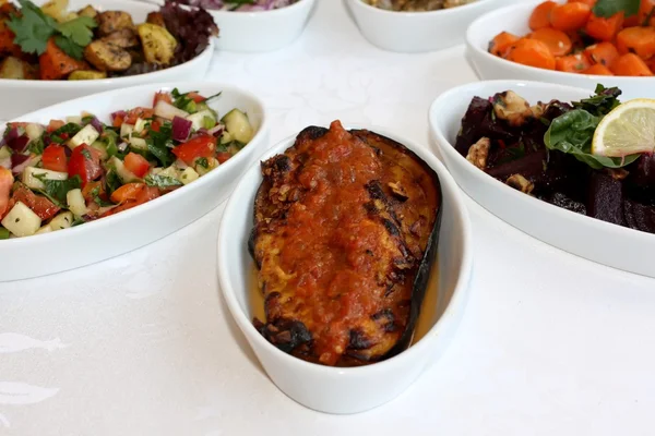 Cena de close-up de diferentes tipos de saladas — Fotografia de Stock