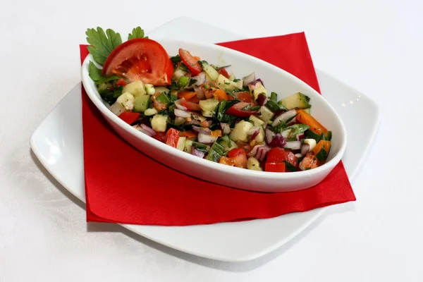 Restoran tabloda karışık salata — Stok fotoğraf