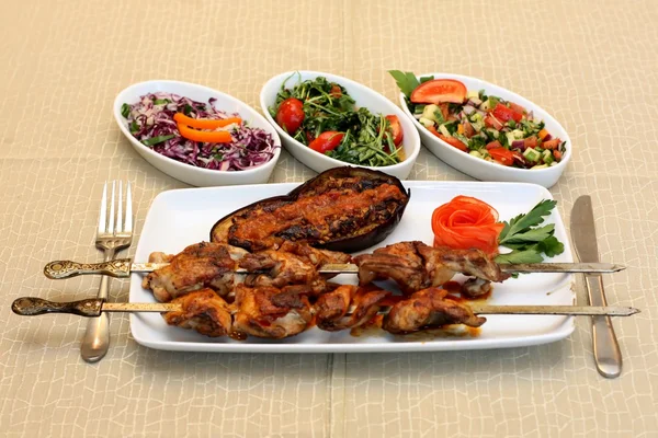 Grilled meat with eggplant and salad — Stock Photo, Image