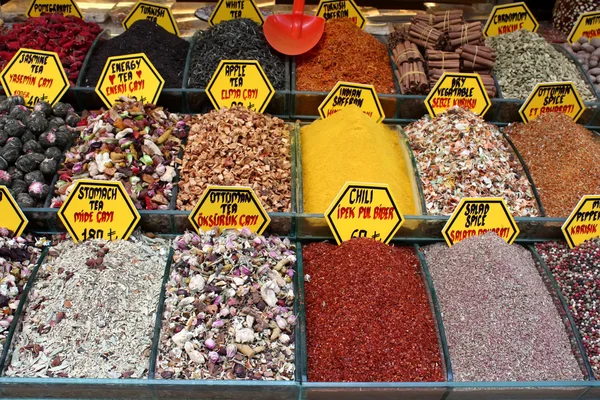 Spice bazaar shops in Istanbul — Stock Photo, Image