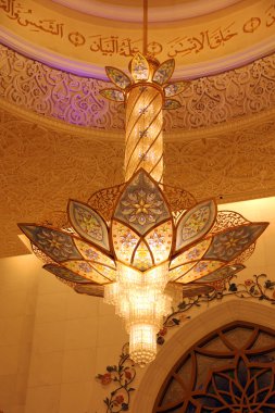 ? handelier Şeyh Zayed Camii içinde