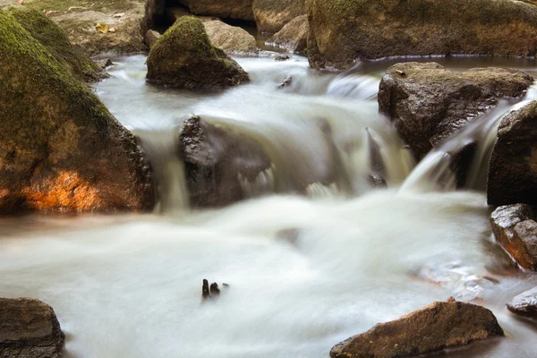 Fallande vatten — Stockfoto