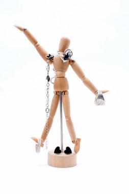 Yüzük, bileklik ve küpe üzerinde insan figürü 