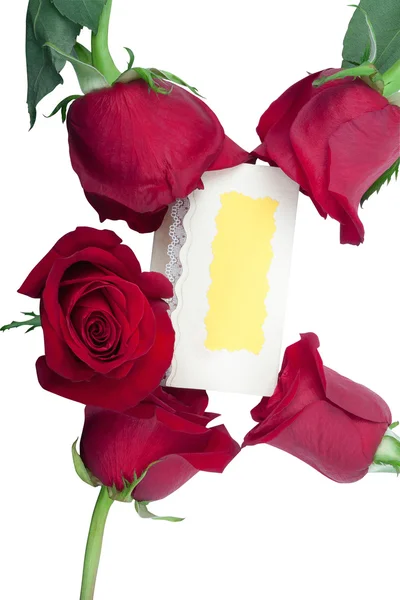 Rose rosse con una carta regalo vuota — Foto Stock