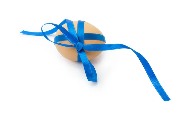 Egg with blue ribbon and bow — Stock Photo, Image