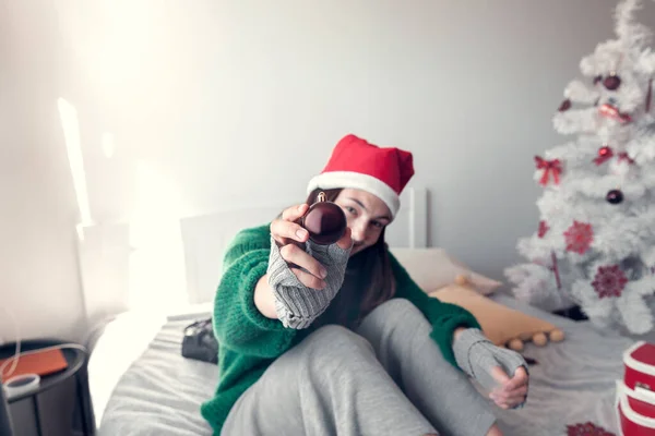 Smiling Girl Sits Bed Background Christmas Tree Gives Toy — Stock Photo, Image