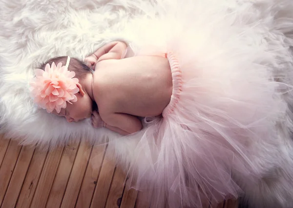 Newborn Baby Girl Flower Her Hair Fluffy Blanket — Stock Photo, Image