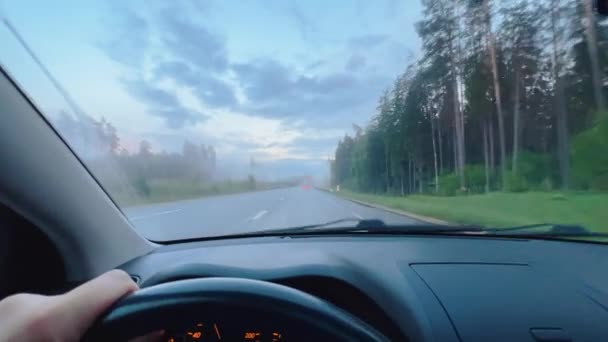 Uma Pessoa Está Seguindo Caminhão Dirigindo Carro Chuva Forte Pov — Vídeo de Stock