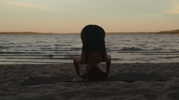 Beautiful Calm Woman Practices Yoga Headstand Lake Beach Evening — Wideo stockowe