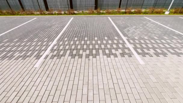 Many Empty Parking Lots Pavement Mall Real Time — Vídeo de stock