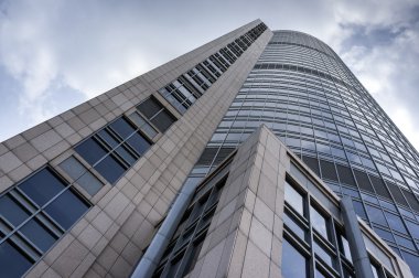 Modern cam ofis binası