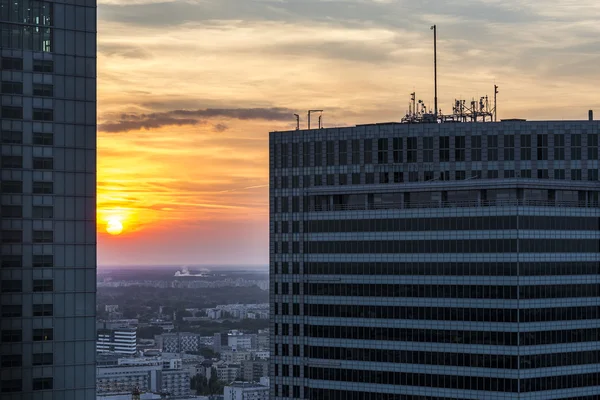 Zachodem słońca nad Warszawę. — Zdjęcie stockowe