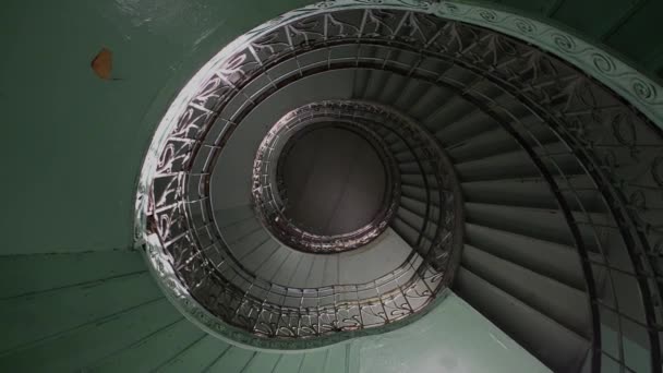 Spiral stairs hall abstract point of view from down — Stok video