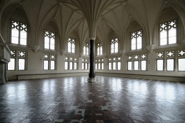 Kamer in de grootste gotische burcht in Europa - malbork. — Stockfoto