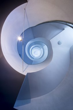 mavi ve beyaz çıkmaması merdiven