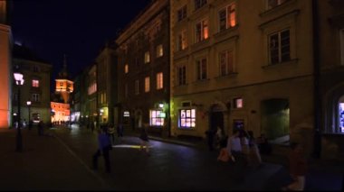 Kraliyet Sarayı'na eski kasaba Varşova, Polonya göster.