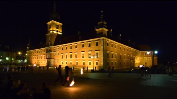 Kungliga slottet i gamla stan Warszawa, Polen. Nattbild. — Stockvideo