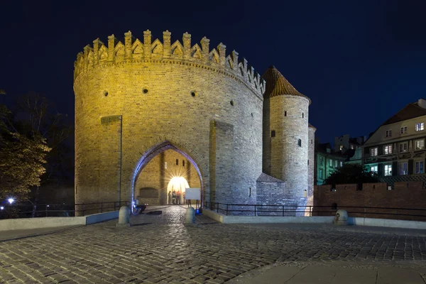 Puerta de Barbakan al casco antiguo de Varsovia — Foto de Stock