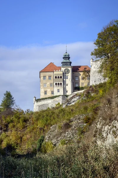 Veduta del castello di Pieskowa Skala in Polonia — Foto Stock