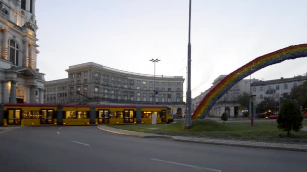 Zbawiciela square (Plac Zbawiciela) with rainbow decoration — Stock Video
