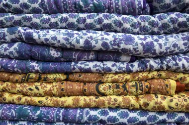 renkli Hint battaniye yığını