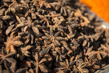 yıldız anason pazar yerinde yığılmış