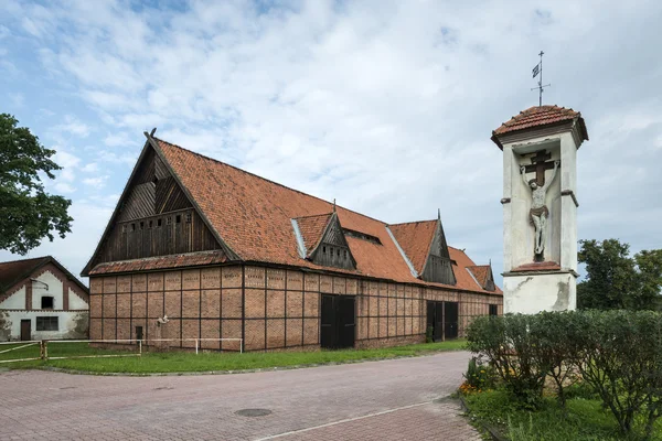 Eine historische Ziegelscheune in Tolkmicko, Polen — Stockfoto