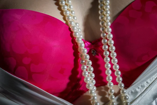 Red bra with pearls — Stock Photo, Image