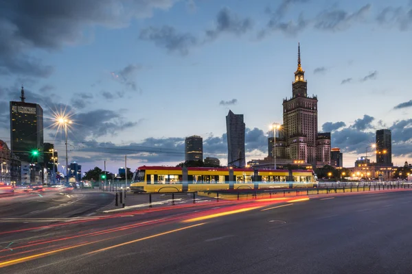 Varsovia por la noche - centro de la ciudad — Foto de Stock