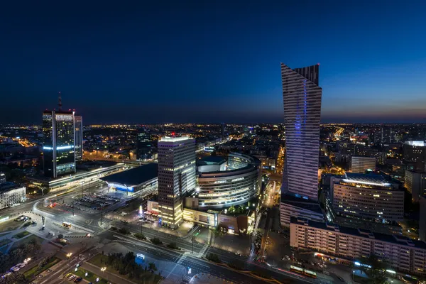 Noc panorama centrum miasta Warszawy — Zdjęcie stockowe