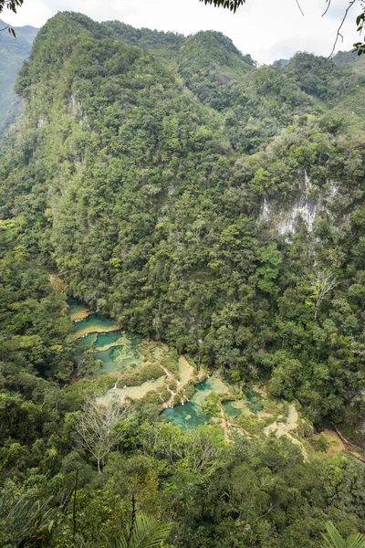 在危地马拉塞穆克钱皮 waterfals — 图库照片