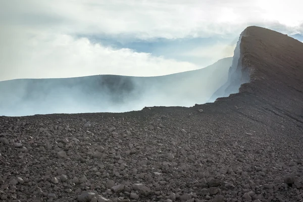 在危地马拉的活火山的顶部 — 图库照片