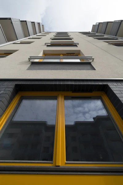 Gelbes Holzfenster — Stockfoto