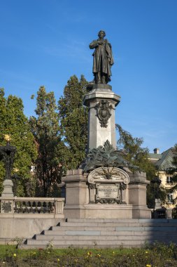 Adam Mickiewicz, Varşova 'daki ünlü Polonyalı şair heykeli.