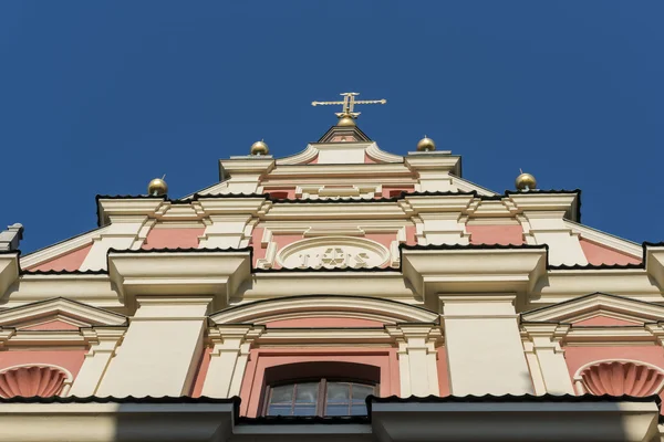 Jezuitský kostel fasáda na starém městě, Varšava — Stock fotografie