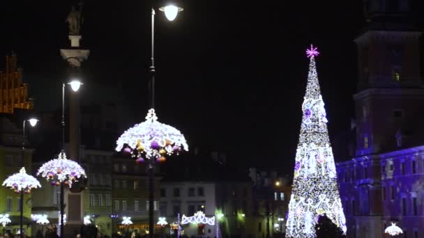 Castle Square nézet éjjel, a régi város, Varsó, Lengyelország — Stock videók