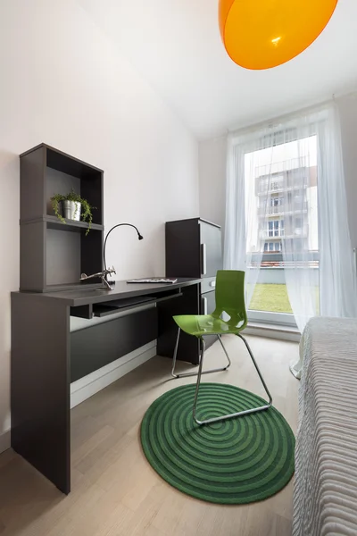 Tiener moderne kamer — Stockfoto