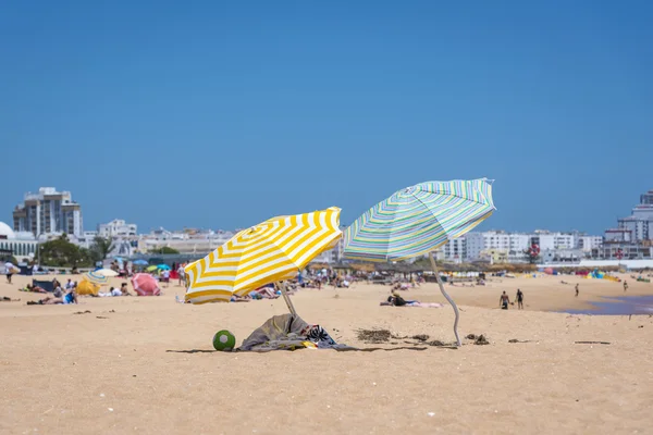 Vilamoura Beach renkli şemsiyeler — Stok fotoğraf