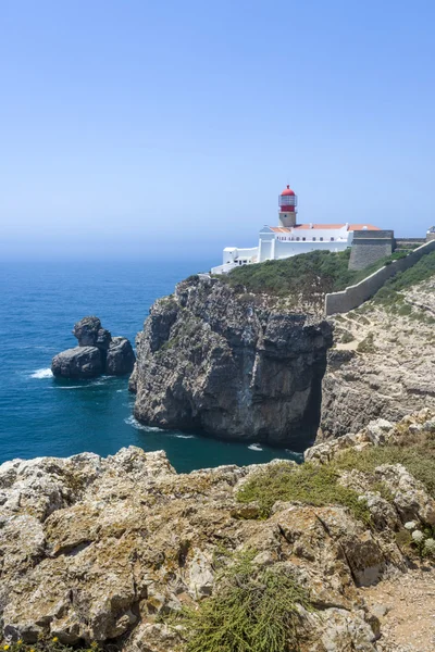 Linea costiera e faro a Sagres, Portogallo — Foto Stock