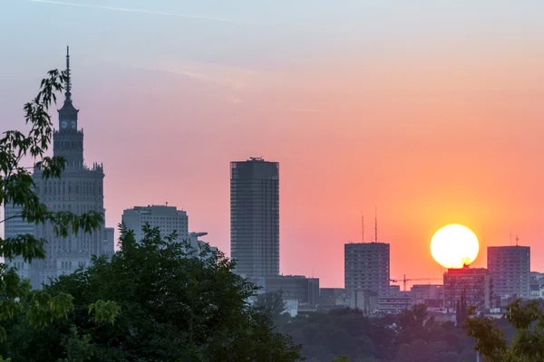 Panorama miasta Warszawy w zachodzie słońca — Zdjęcie stockowe